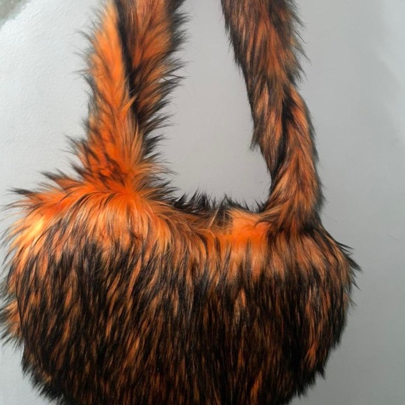 Orange Nayr Heart Bag - Picture 2 of 5